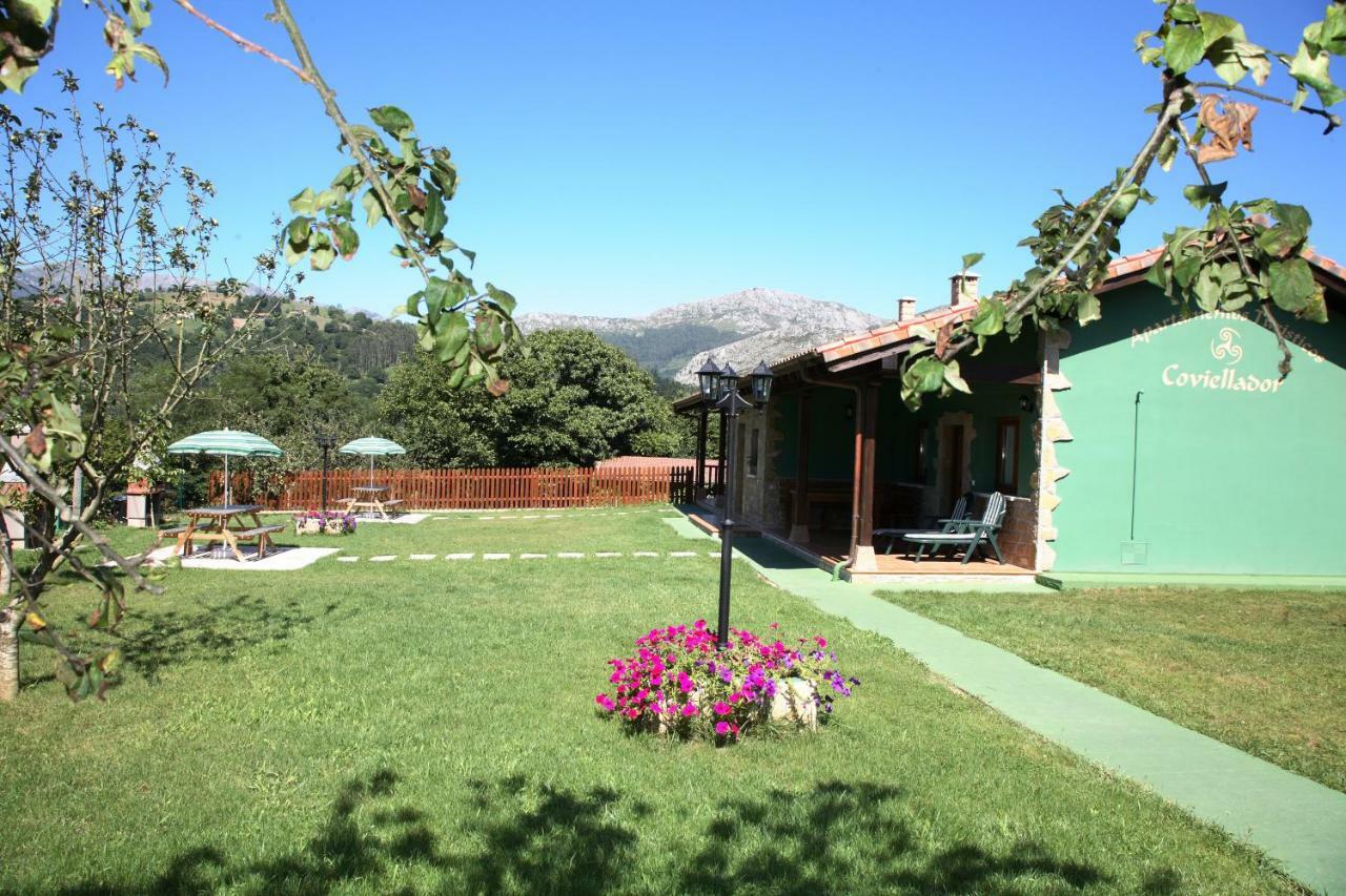 Gasthaus Coviellador Cangas De Onis Exterior foto